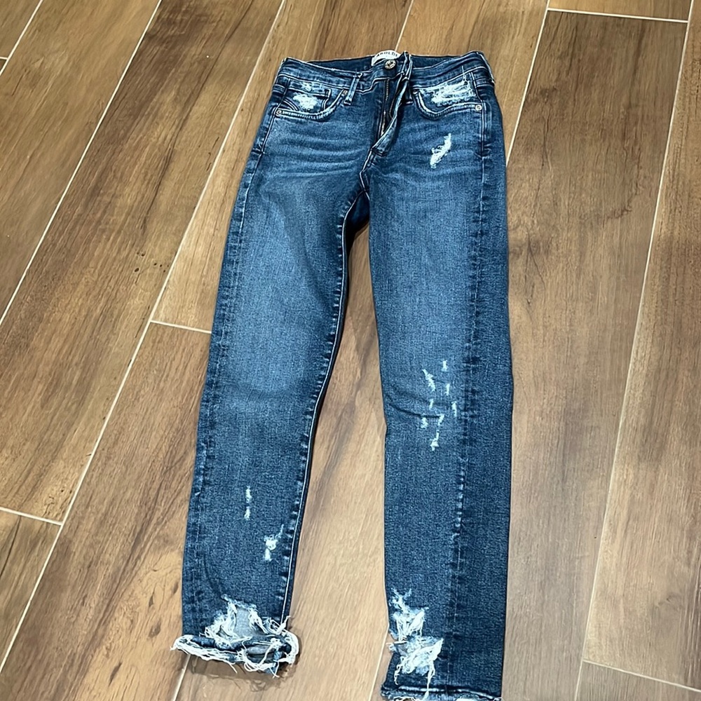 AGolde jeans lightly worn size 25. Skinny leg with rips.